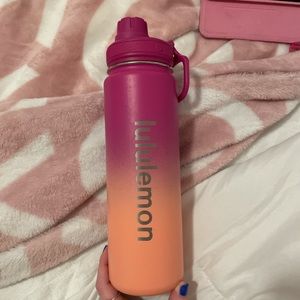 Lululemon water bottle